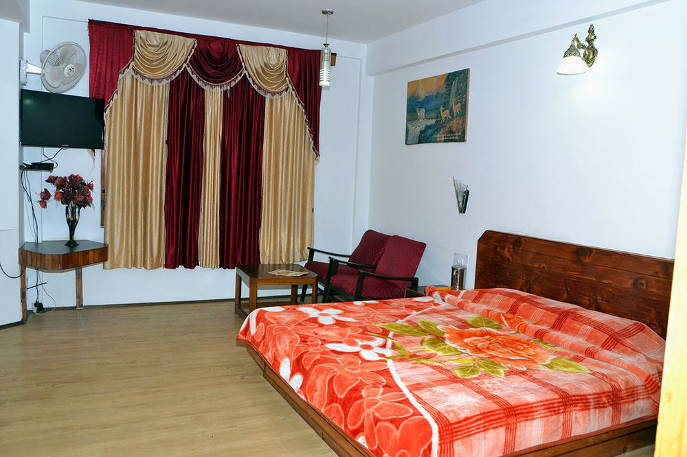 Hotel Devlok Primal Массури Экстерьер фото